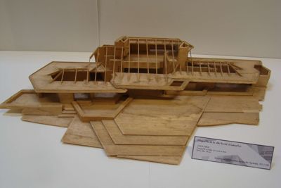 Exposition de la maquette de la Villa Auriol réalisée par Edmond Lay (1978-1983), 123 J 259