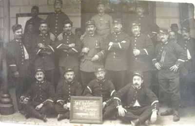 Photographie de la 12e compagnie du 144e Régiment national (1914), 8 NUM 5/3.