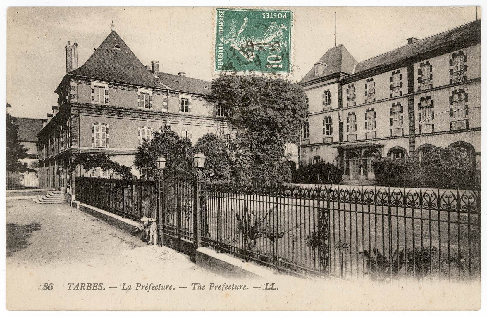 Administrations, hôpitaux, notaires et officiers publics